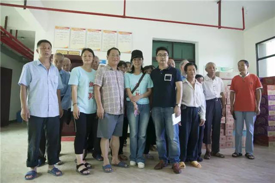 洪水無(wú)情人有情，細(xì)莫為受災(zāi)群眾輸送愛(ài)心物資